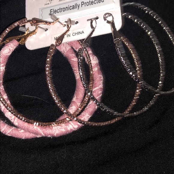 3 pairs of hoop earrings from Aeropostale - Picture 2 of 3